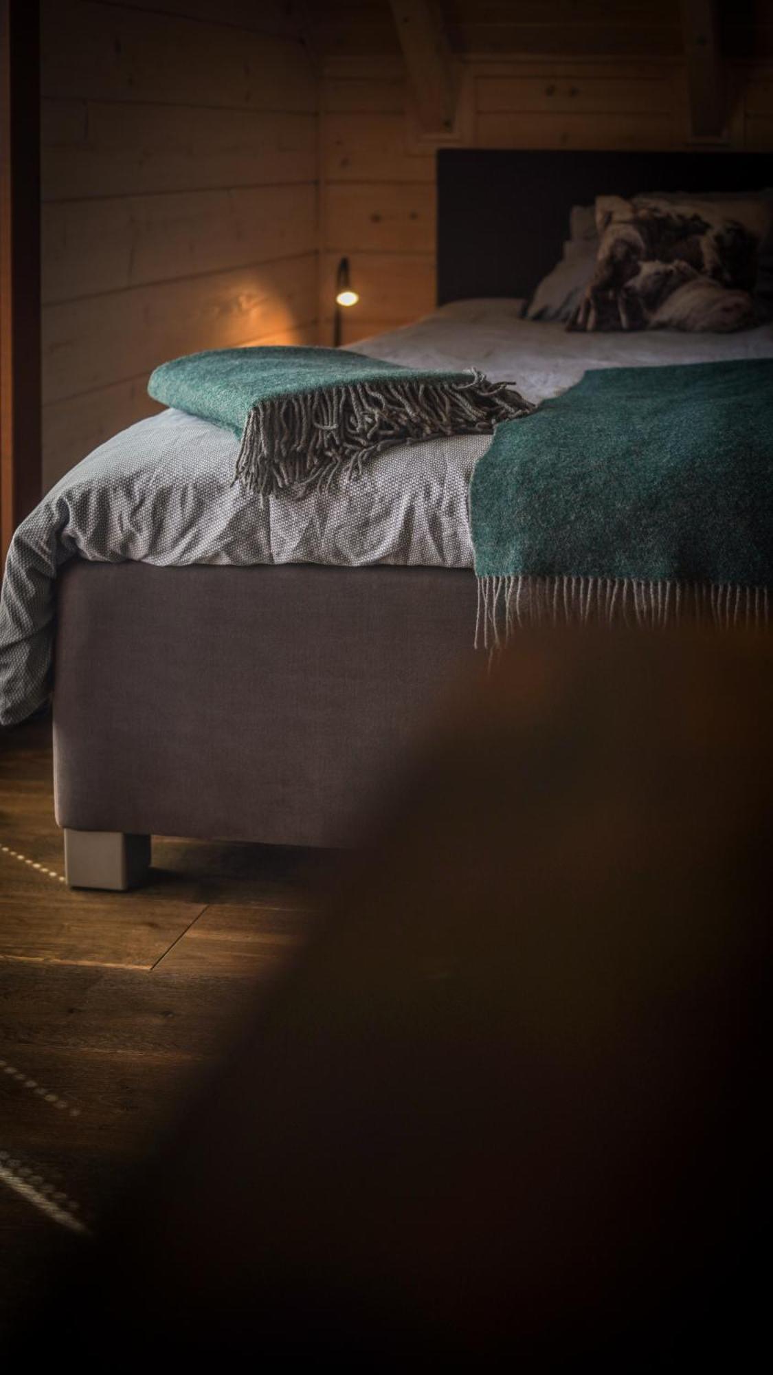 Houten Vakantiewoning "Reisnaarpolen" Royaal Ontbijt, Sauna En Hottub Czarna Góra Exterior foto