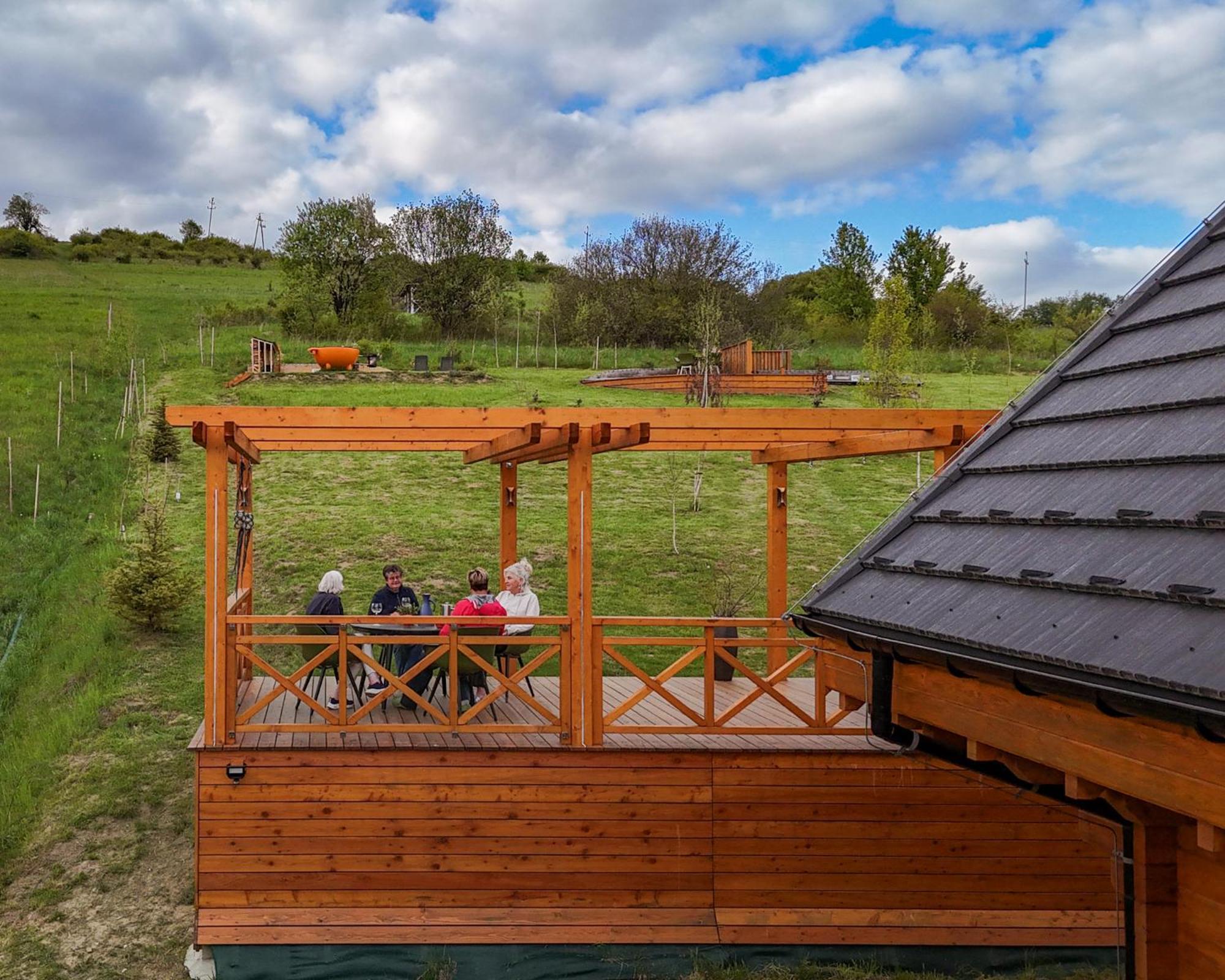 Houten Vakantiewoning "Reisnaarpolen" Royaal Ontbijt, Sauna En Hottub Czarna Góra Exterior foto